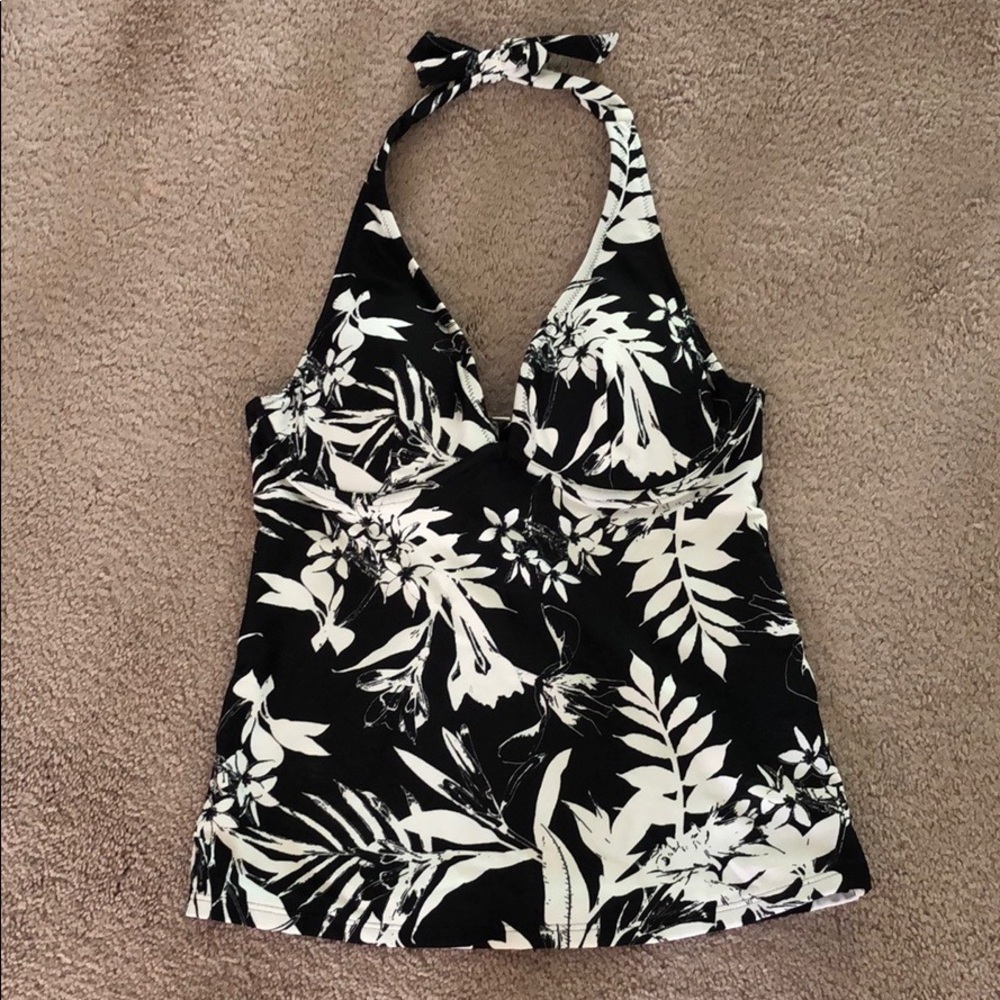🌟3/$15🌟 Black & White Floral Tankini Sz S NWT